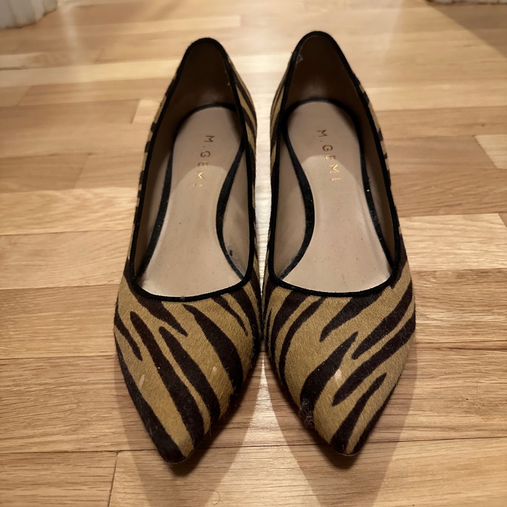 Low heeled pump by m.gemi